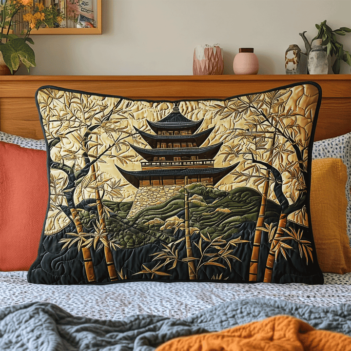 Copricuscino trapuntato con pagoda giapponese e sentiero dorato NCU0DV6398